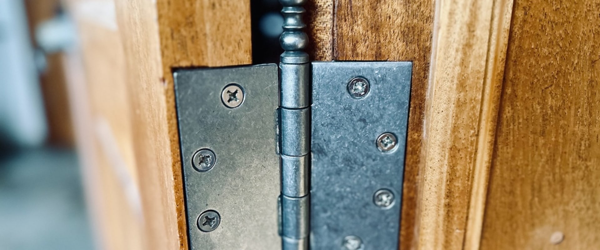 Repairing a Squeaky Door: Tips and Techniques for Home Maintenance